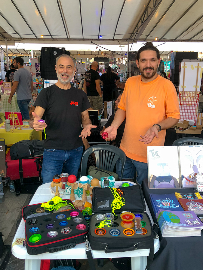 Προσωπικές συλλογές yo-yos και skill toys του Yo-Yo.gr στο LA Comics Festival